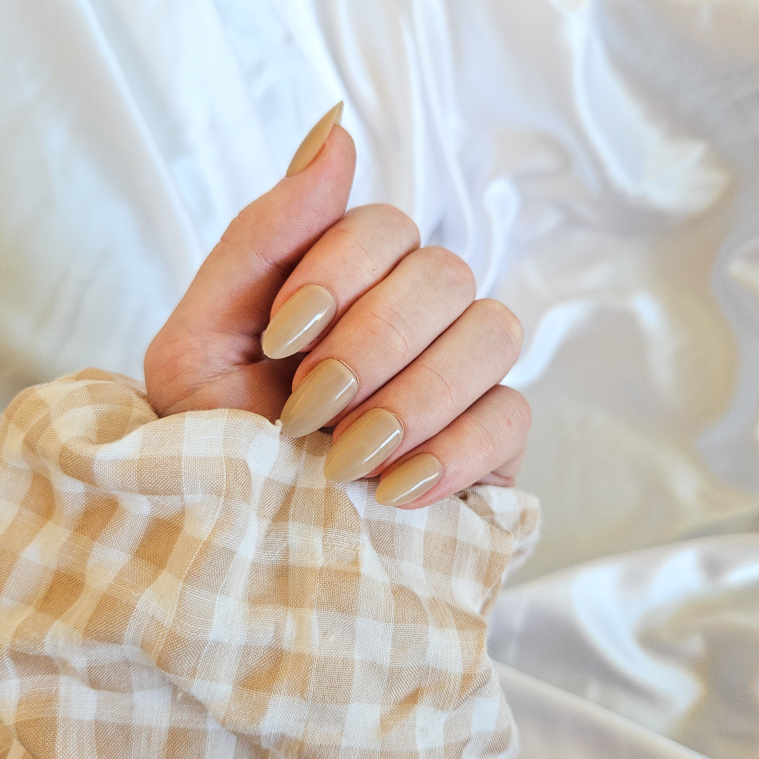 Cocoa Cream Press On Nails